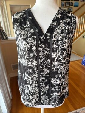 Diane Von Furstenberg Black and White Floral V-Neck Silk Blouse
